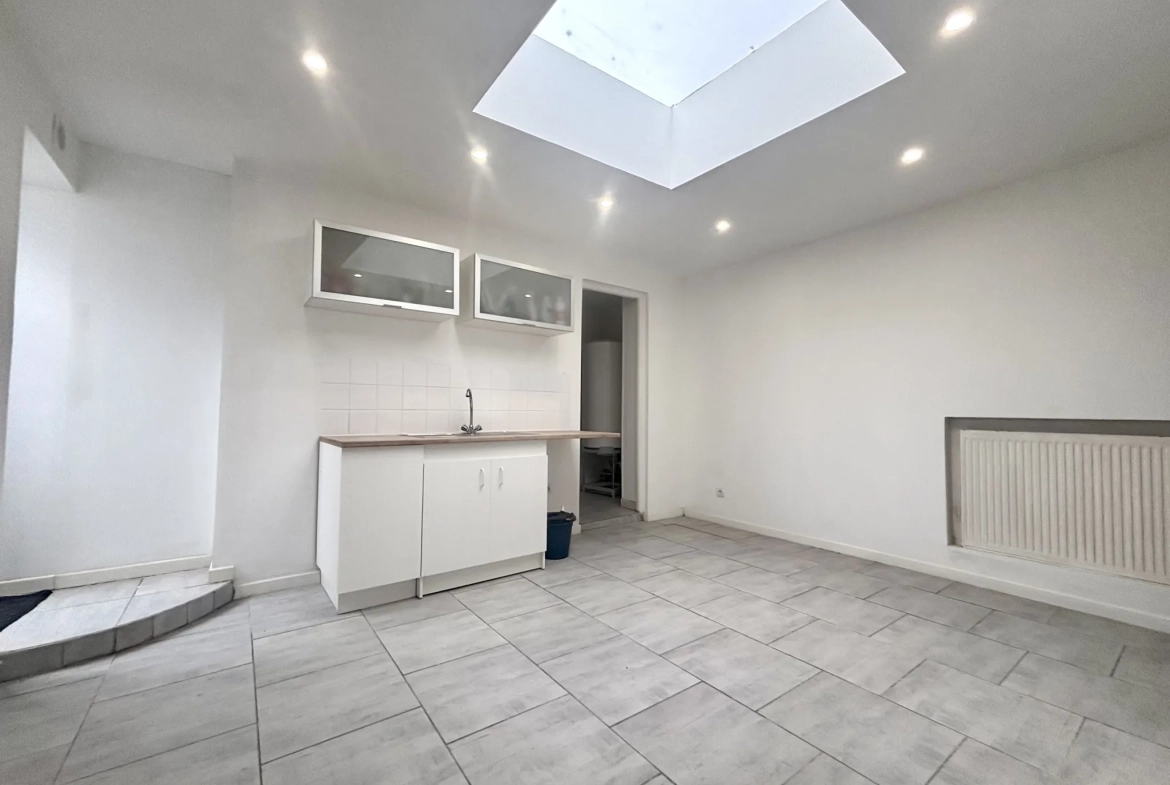 Maison lumineuse de 130m² avec 4 chambres, terrasse et cave à Roubaix 
