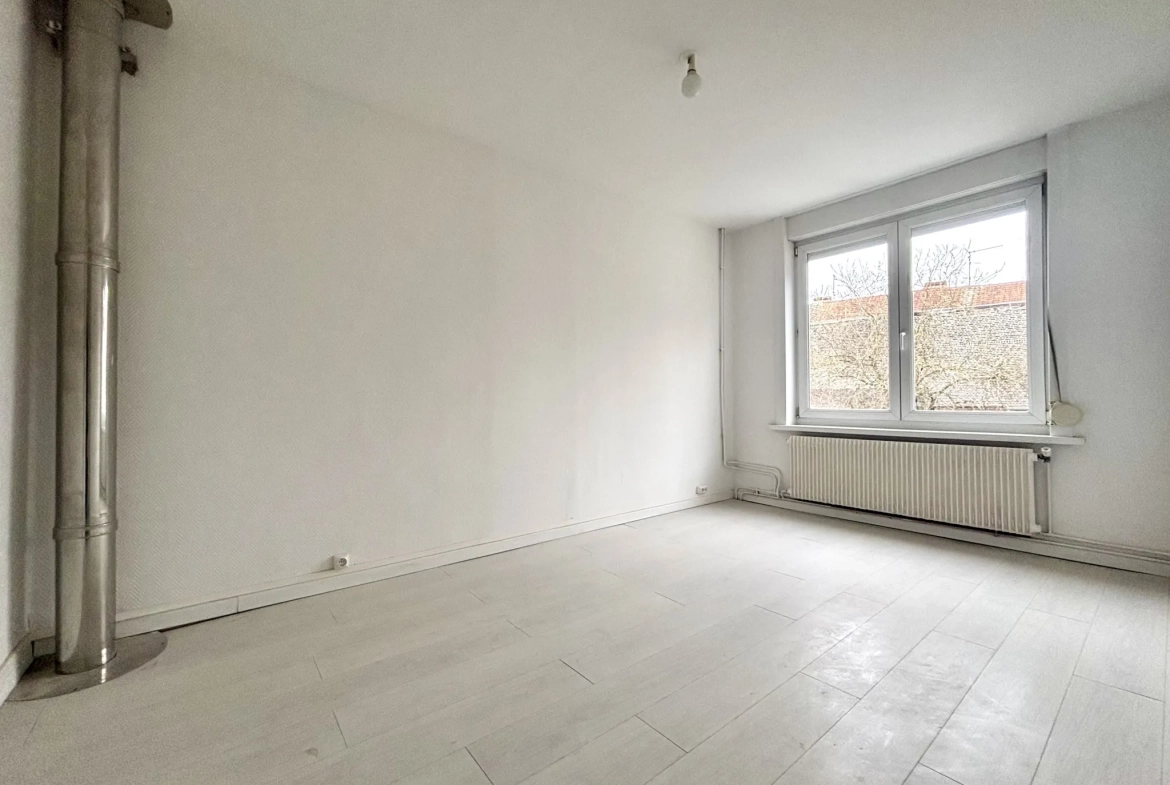 Maison lumineuse de 130m² avec 4 chambres, terrasse et cave à Roubaix 