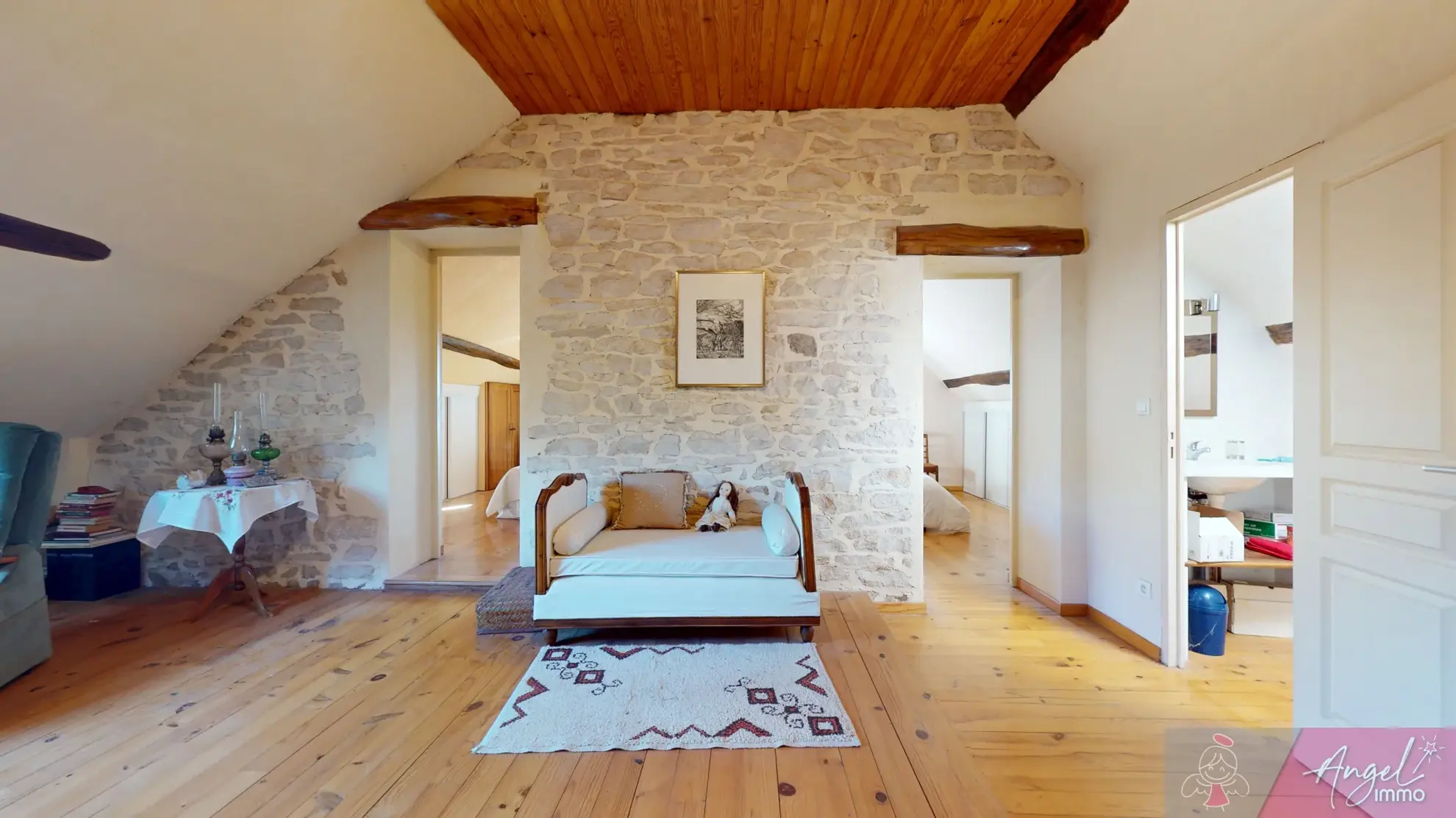 Maison en pierre avec piscine à Saligney, 154 m², vue imprenable 