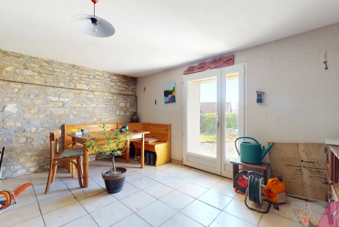 Maison en pierre avec piscine à Saligney, 154 m², vue imprenable 