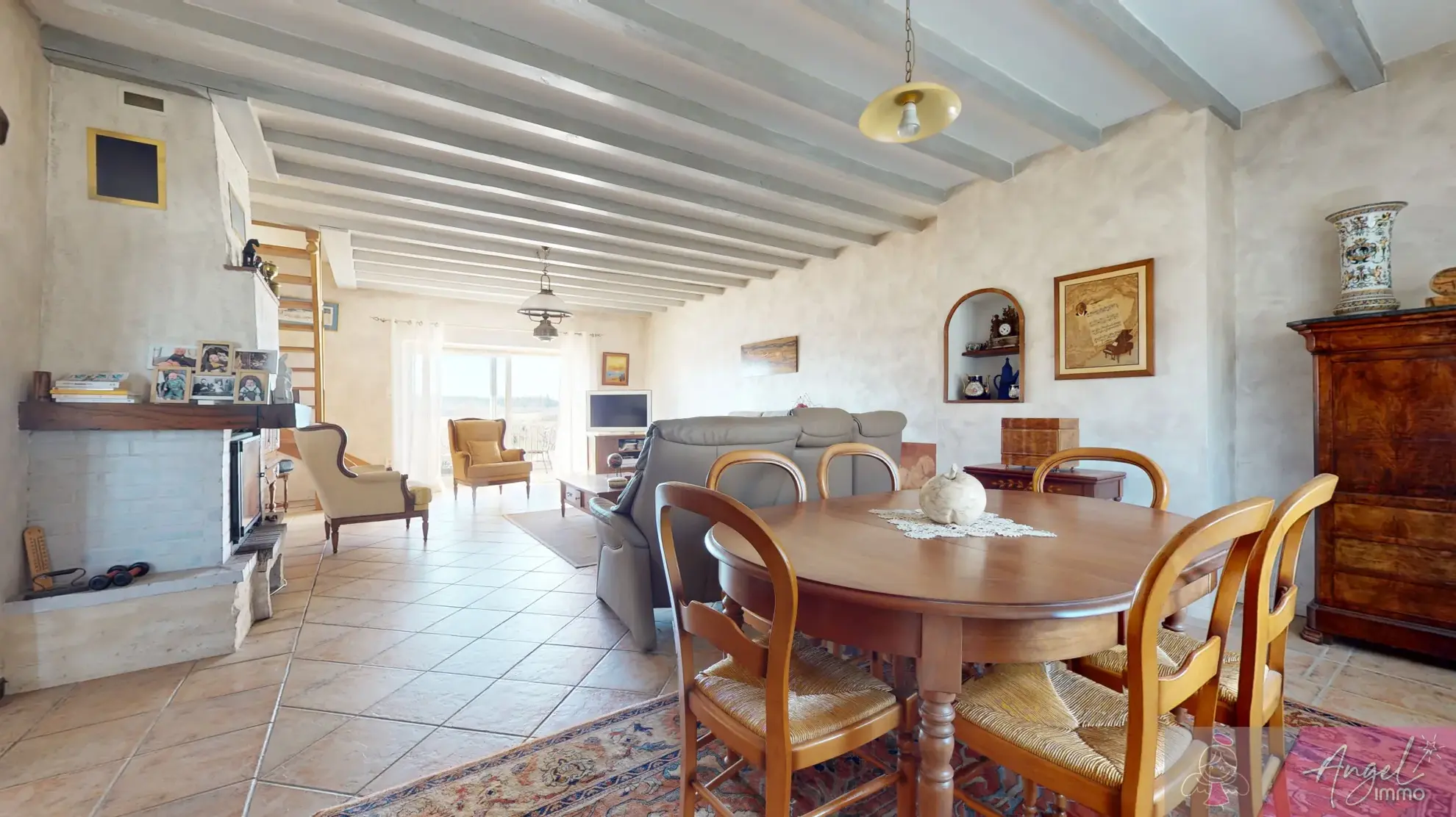 Maison en pierre avec piscine à Saligney, 154 m², vue imprenable 
