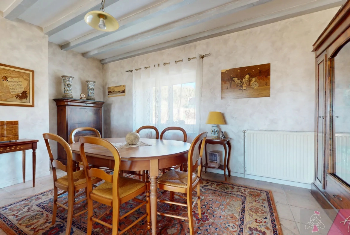 Maison en pierre avec piscine à Saligney, 154 m², vue imprenable 