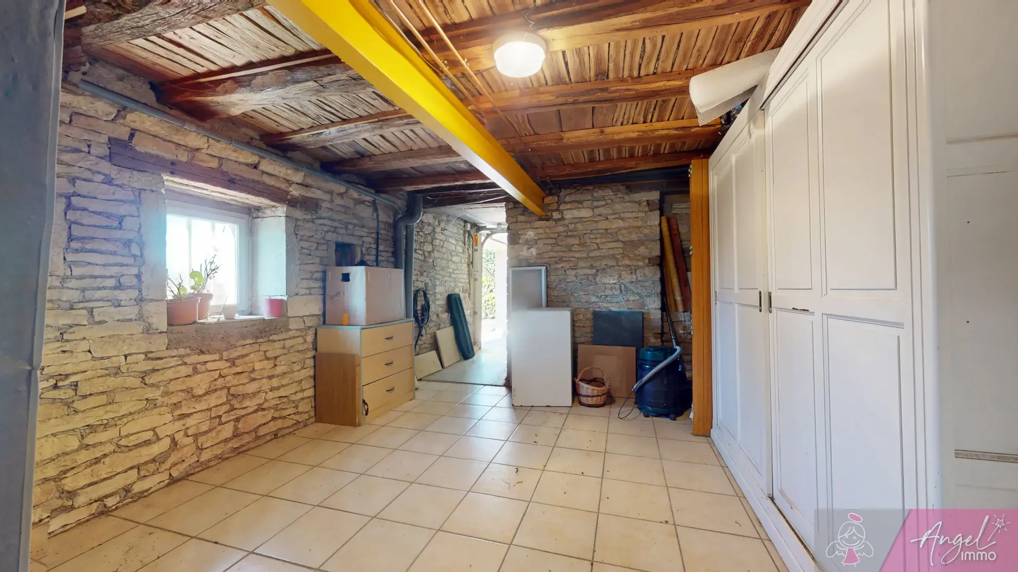 Maison en pierre avec piscine à Saligney, 154 m², vue imprenable 