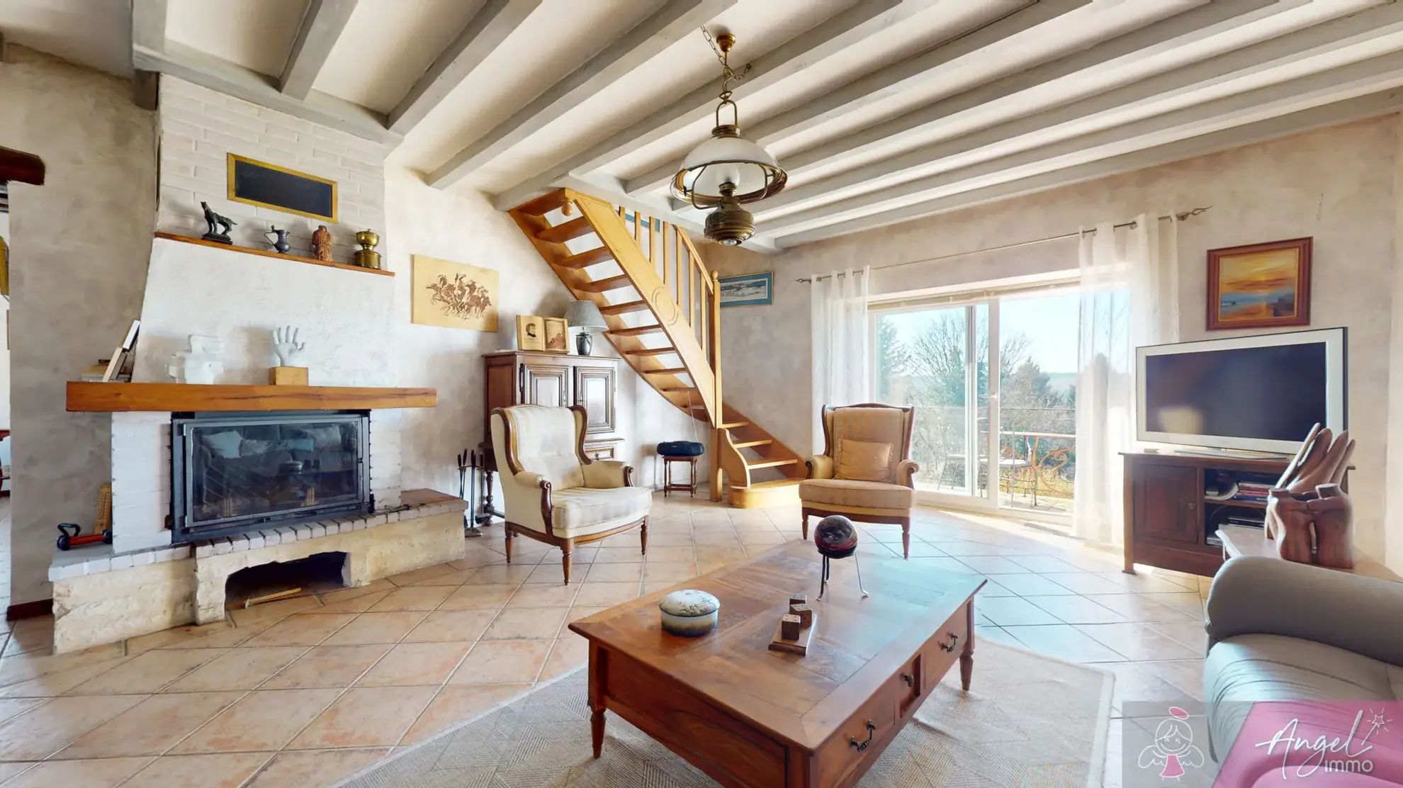 Maison en pierre avec piscine à Saligney, 154 m², vue imprenable 