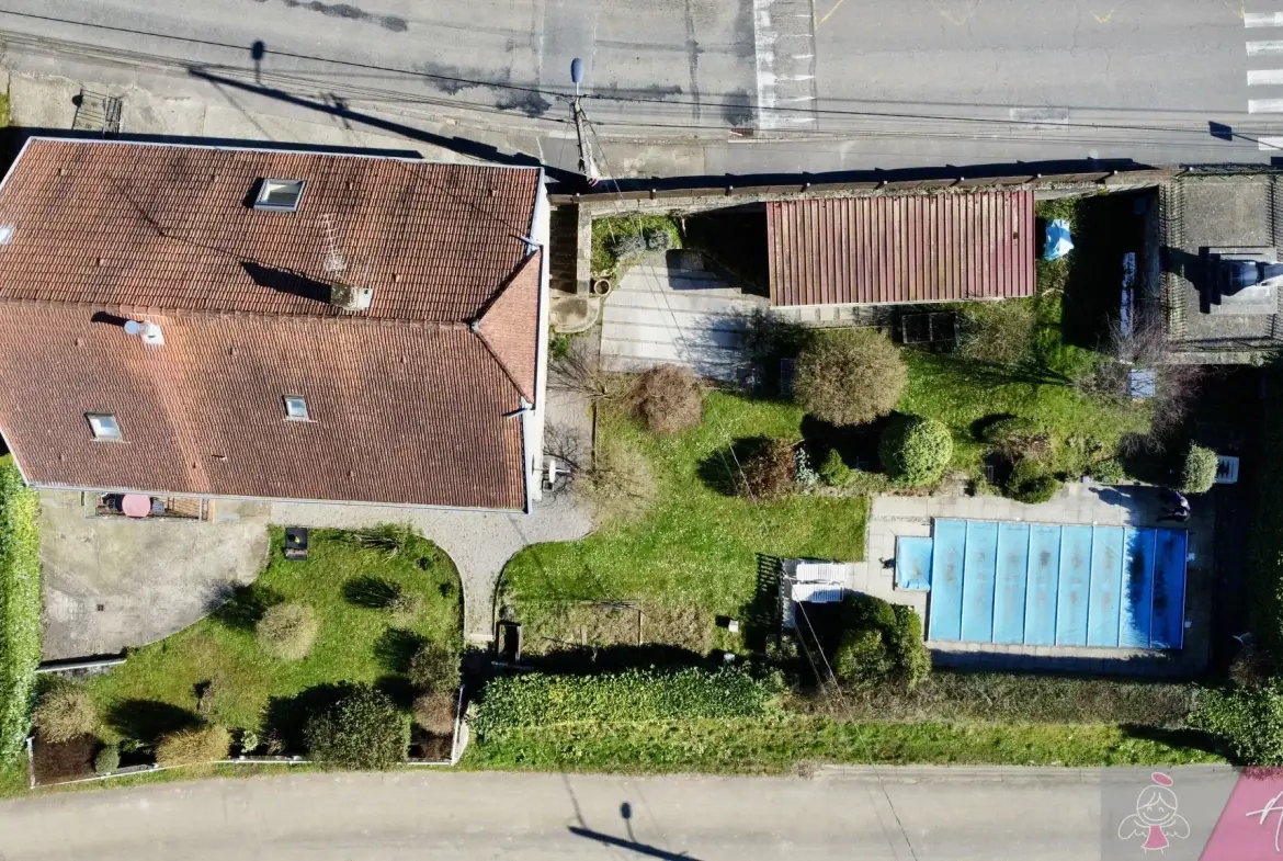 Maison en pierre avec piscine à Saligney, 154 m², vue imprenable 