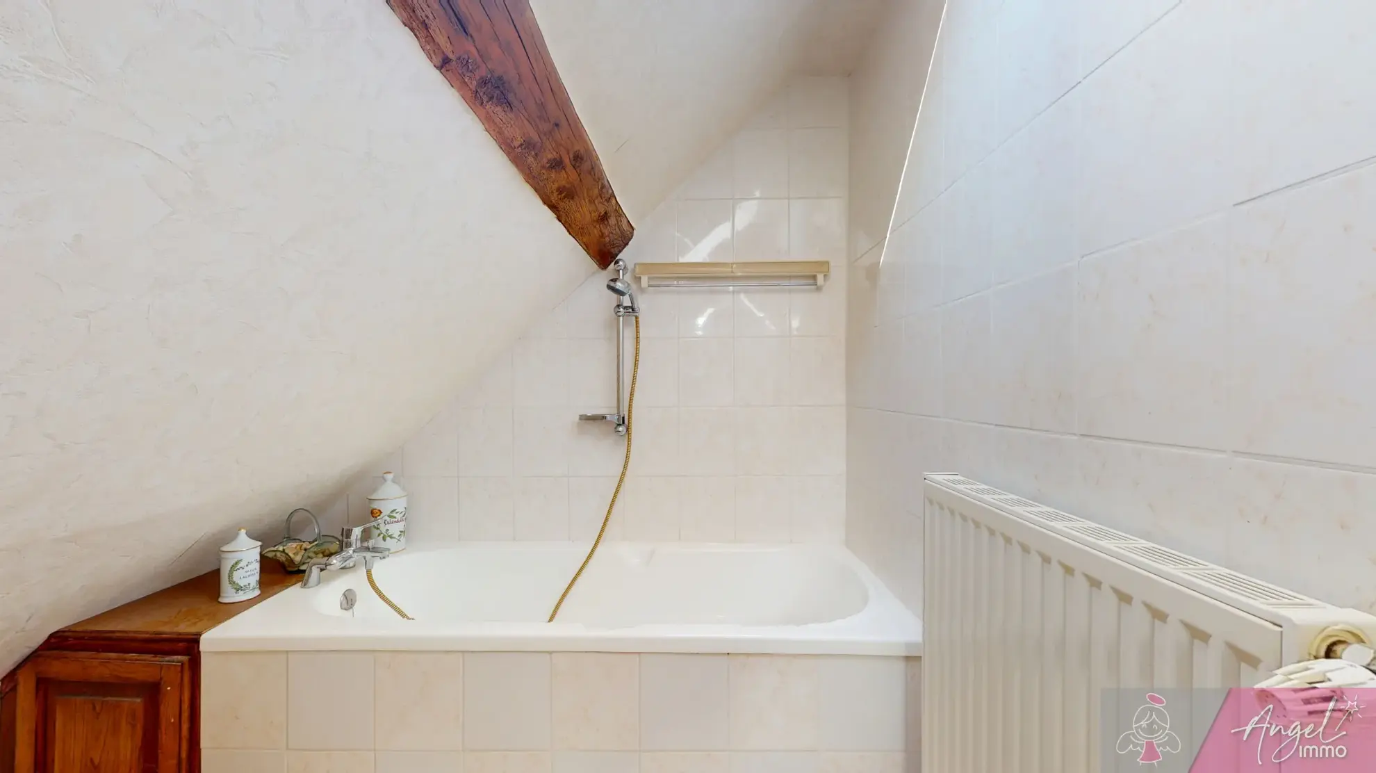 Maison en pierre avec piscine à Saligney, 154 m², vue imprenable 