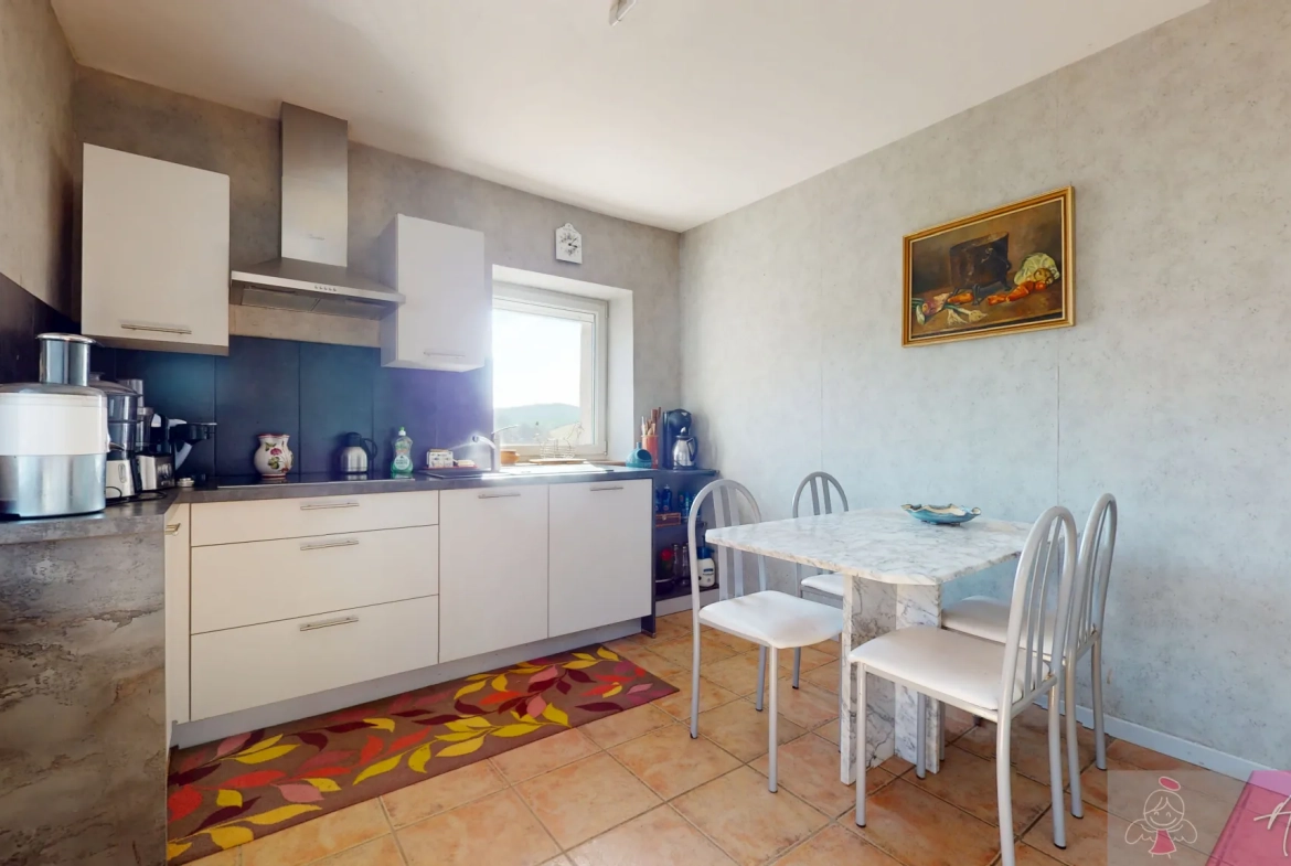 Maison en pierre avec piscine à Saligney, 154 m², vue imprenable 