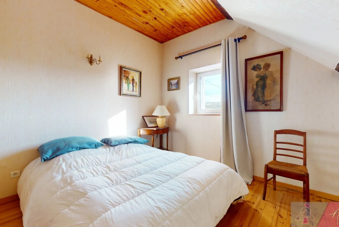 Maison en pierre avec piscine à Saligney, 154 m², vue imprenable 