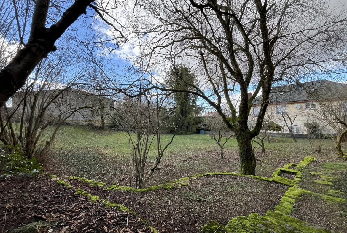 Terrain constructible de 550 m² à Malancourt-la-Montagne, proche école 