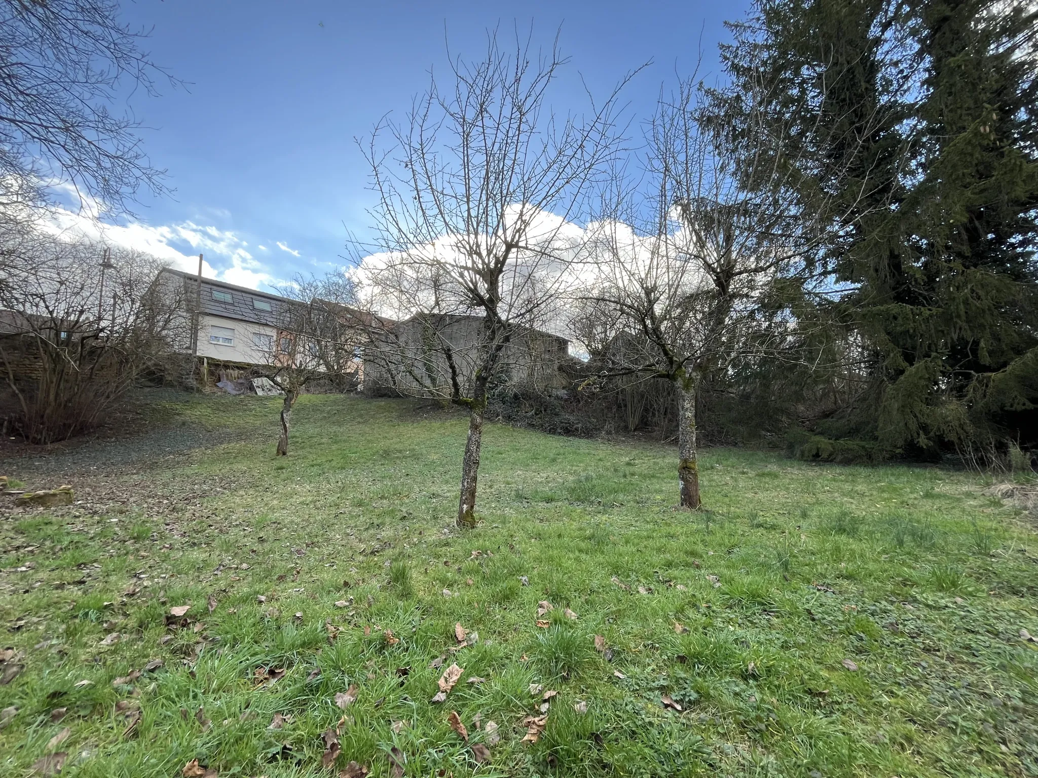 Terrain constructible de 550 m² à Malancourt-la-Montagne, proche école 