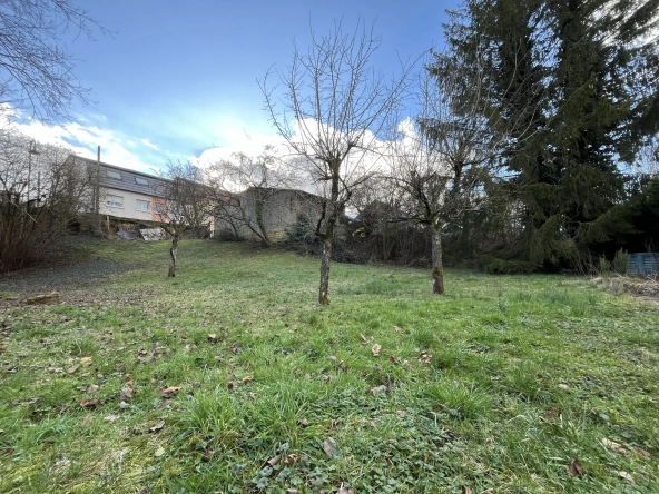 Terrain constructible de 550 m² à Malancourt-la-Montagne, proche école