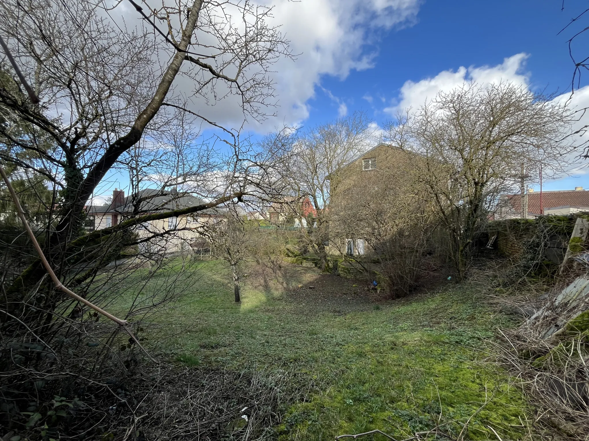 Terrain constructible de 550 m² à Malancourt-la-Montagne, proche école 