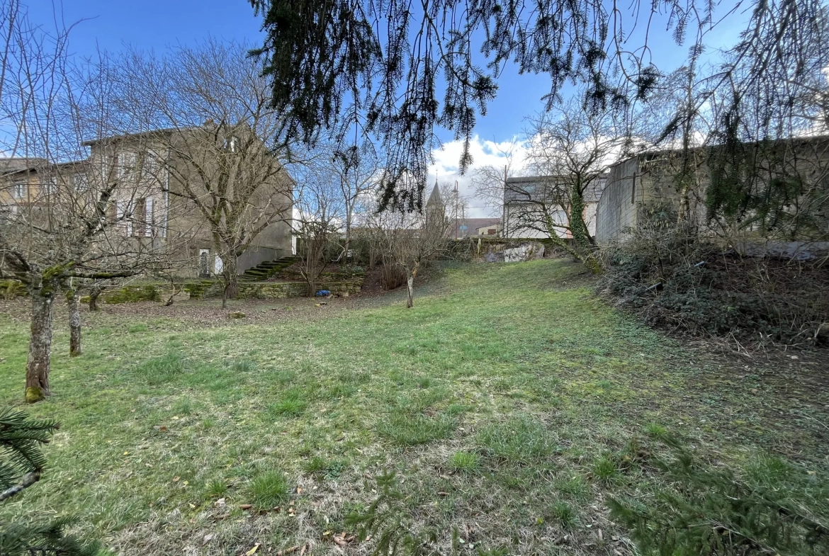 Terrain constructible de 550 m² à Malancourt-la-Montagne, proche école 