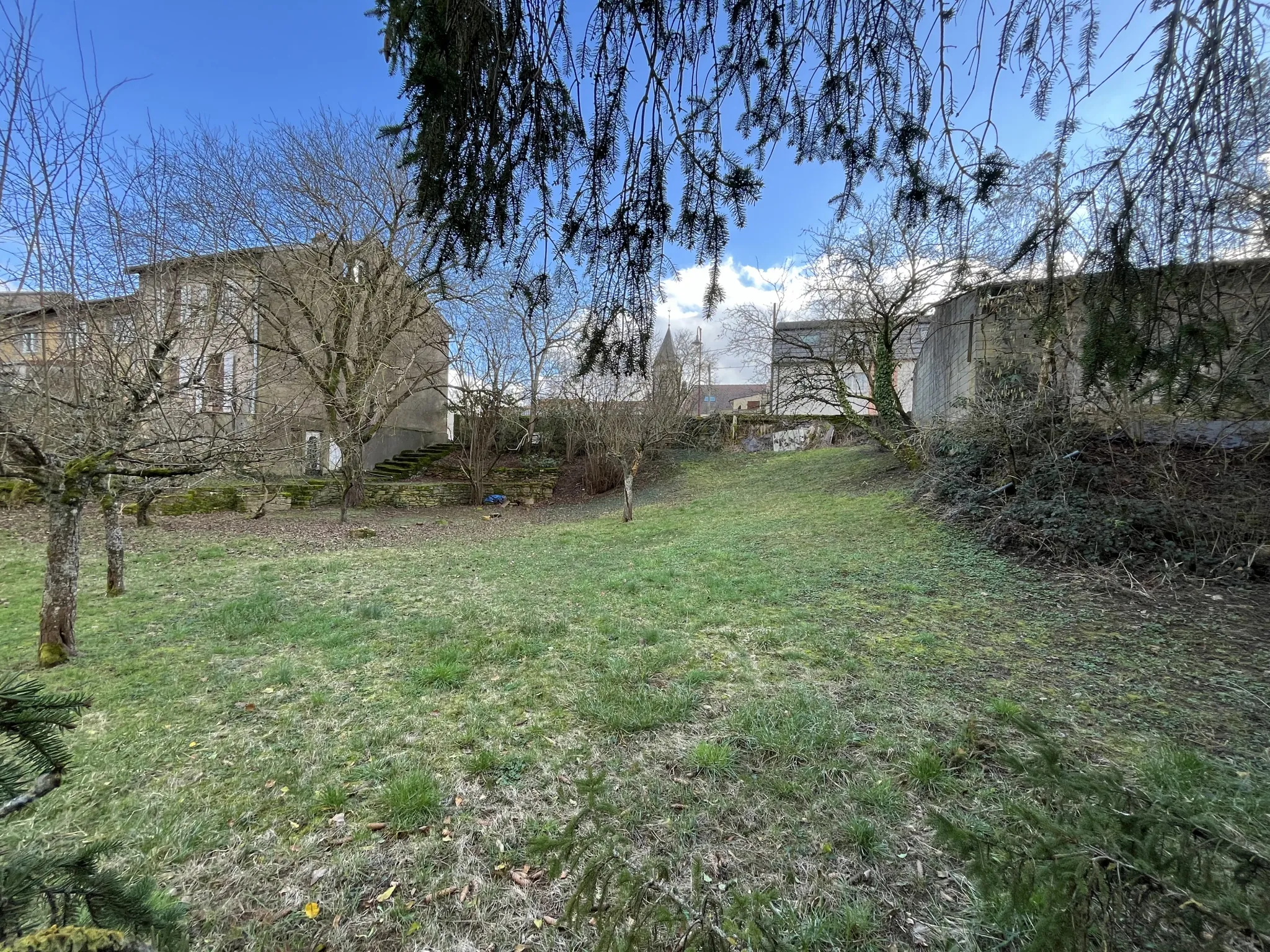 Terrain constructible de 550 m² à Malancourt-la-Montagne, proche école 