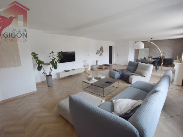 Appartement contemporain lumineux avec terrasse et parking à Danjoutin