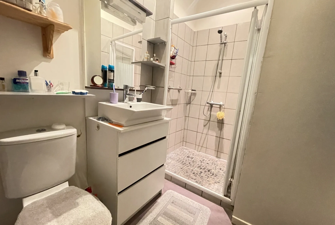 Charmante maison en pierre avec terrain à Rilhac-Xaintrie – 2 chambres, terrasse et garage 