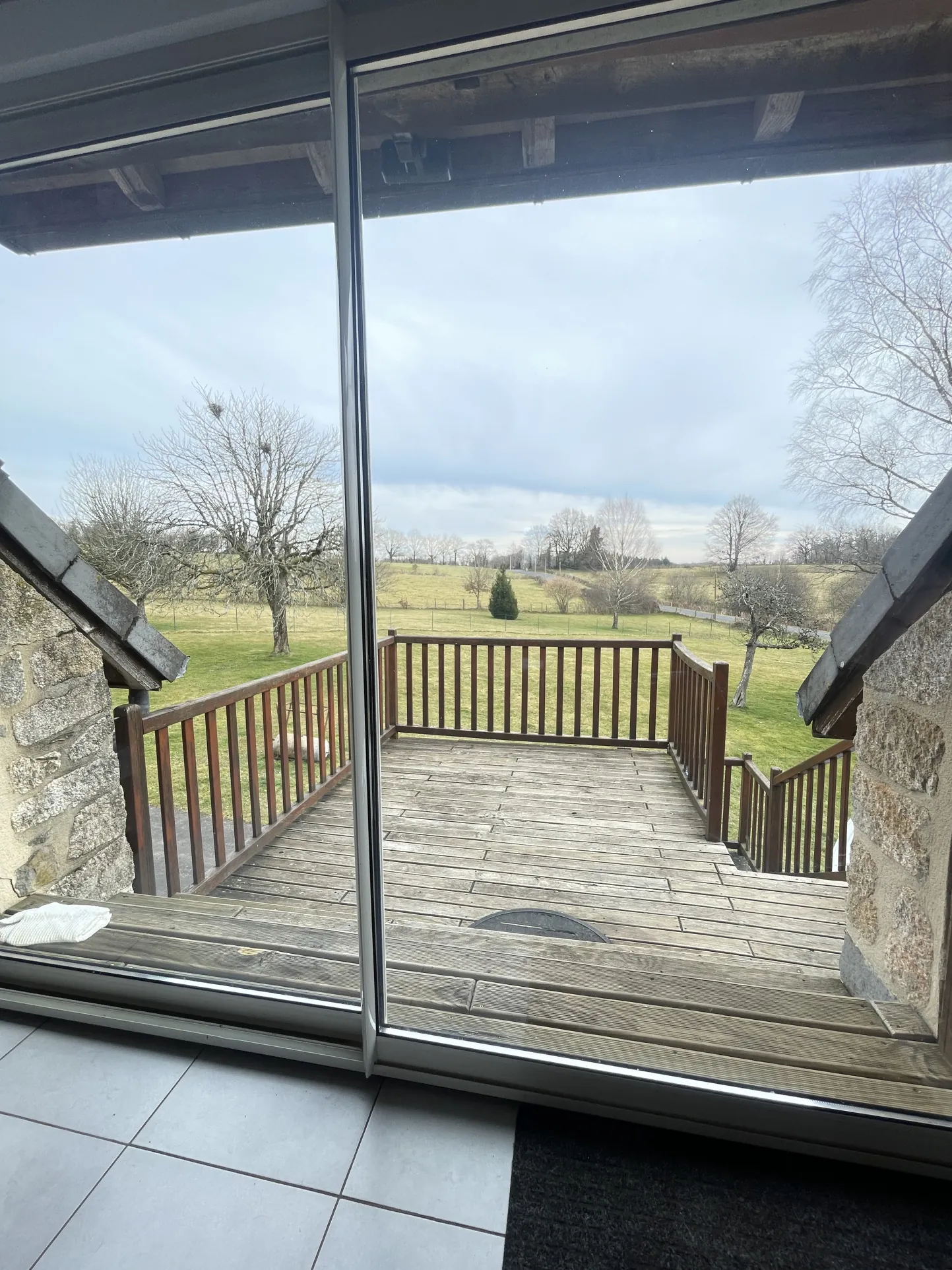 Charmante maison en pierre avec terrain à Rilhac-Xaintrie – 2 chambres, terrasse et garage 