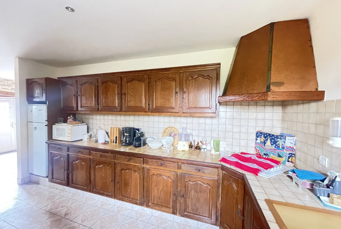 Charmante maison en pierre avec terrain à Rilhac-Xaintrie – 2 chambres, terrasse et garage 