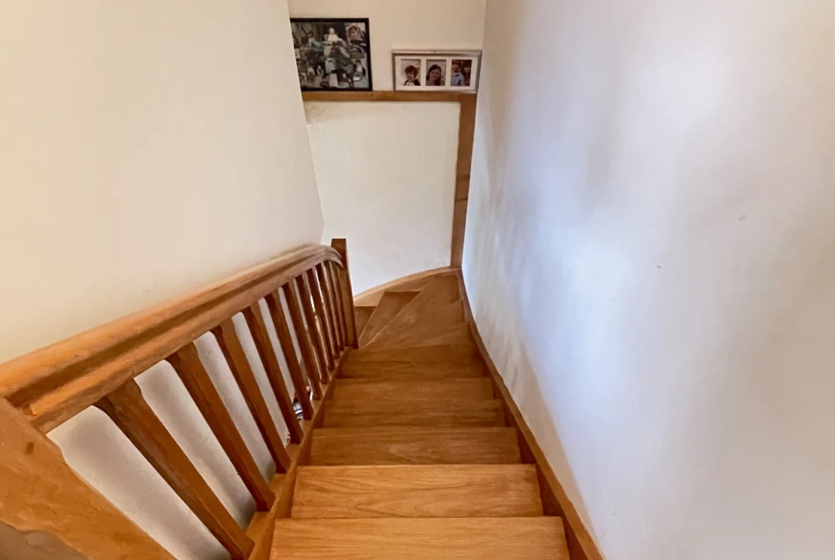 Charmante maison en pierre avec terrain à Rilhac-Xaintrie – 2 chambres, terrasse et garage 