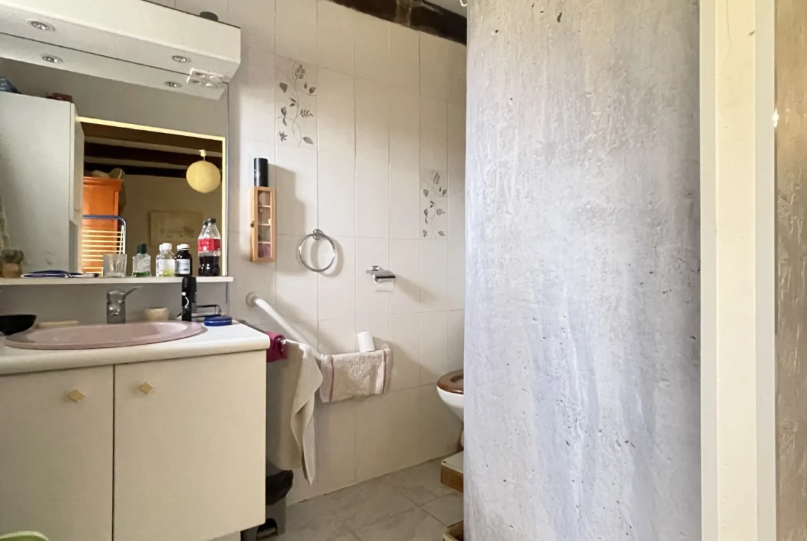 Charmante maison en pierre avec terrain à Rilhac-Xaintrie – 2 chambres, terrasse et garage 