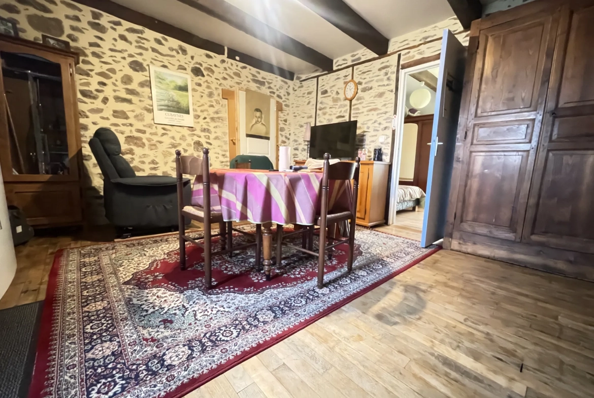Charmante maison en pierre avec terrain à Rilhac-Xaintrie – 2 chambres, terrasse et garage 