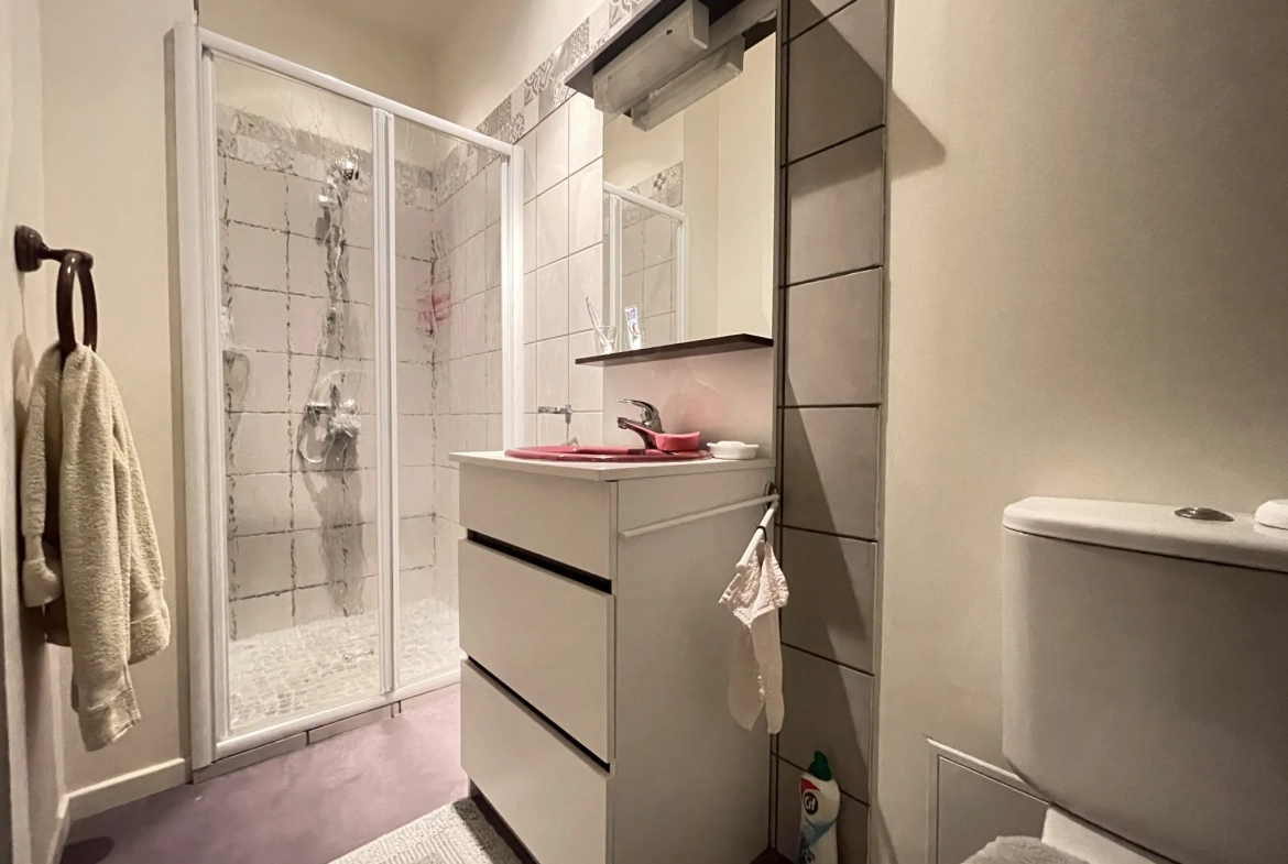 Charmante maison en pierre avec terrain à Rilhac-Xaintrie – 2 chambres, terrasse et garage 