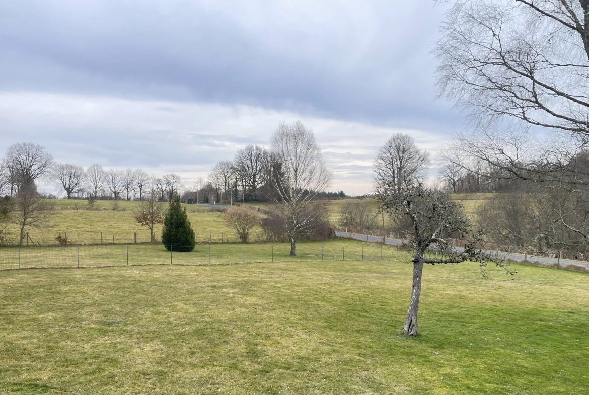 Charmante maison en pierre avec terrain à Rilhac-Xaintrie – 2 chambres, terrasse et garage 