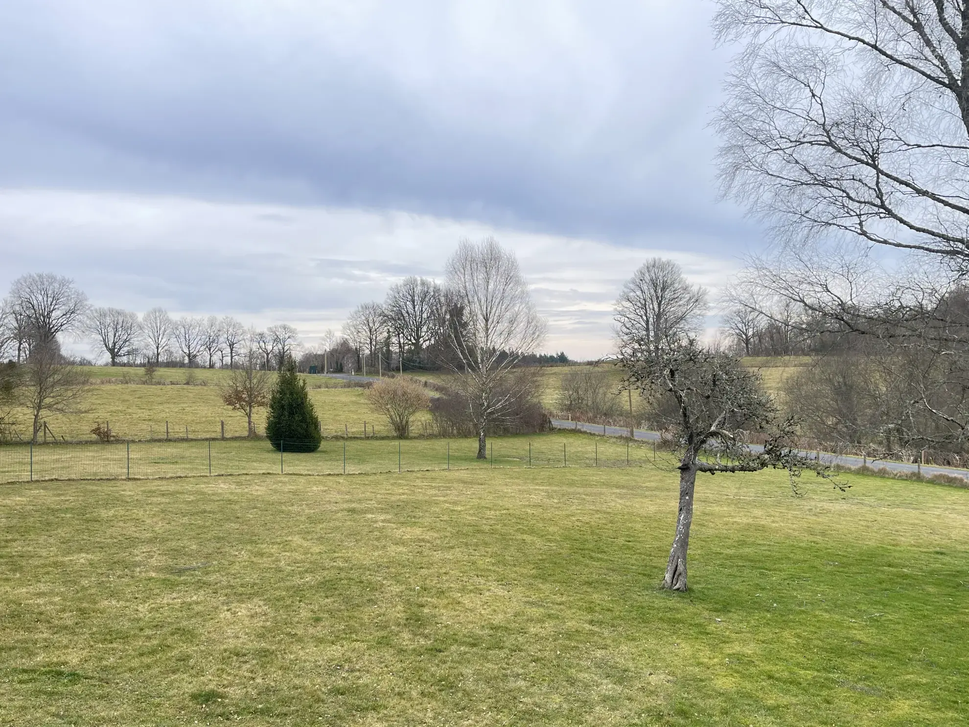 Charmante maison en pierre avec terrain à Rilhac-Xaintrie – 2 chambres, terrasse et garage 