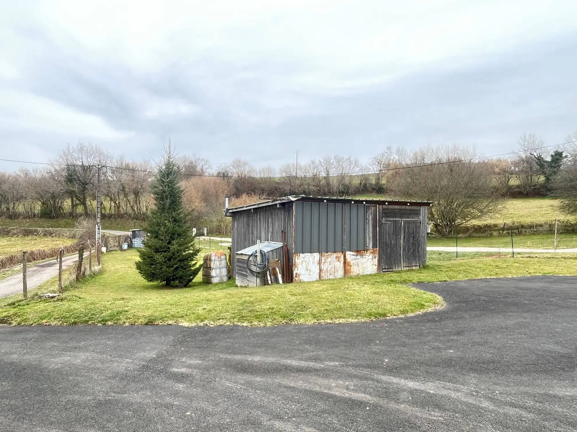 Charmante maison en pierre avec terrain à Rilhac-Xaintrie – 2 chambres, terrasse et garage 