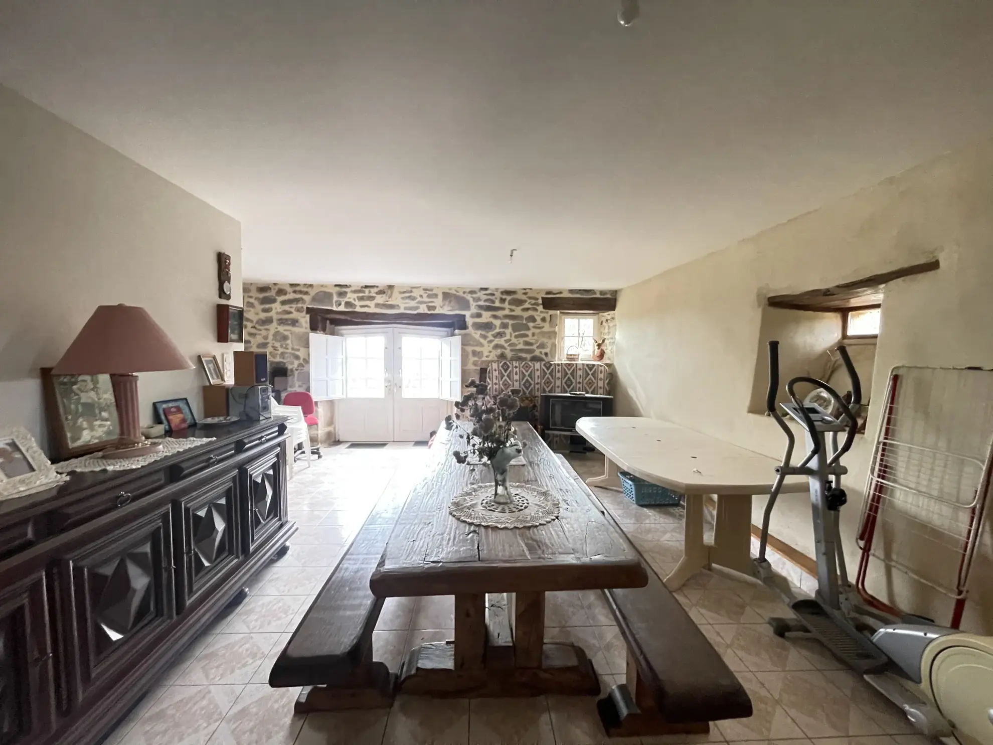 Charmante maison en pierre avec terrain à Rilhac-Xaintrie – 2 chambres, terrasse et garage 