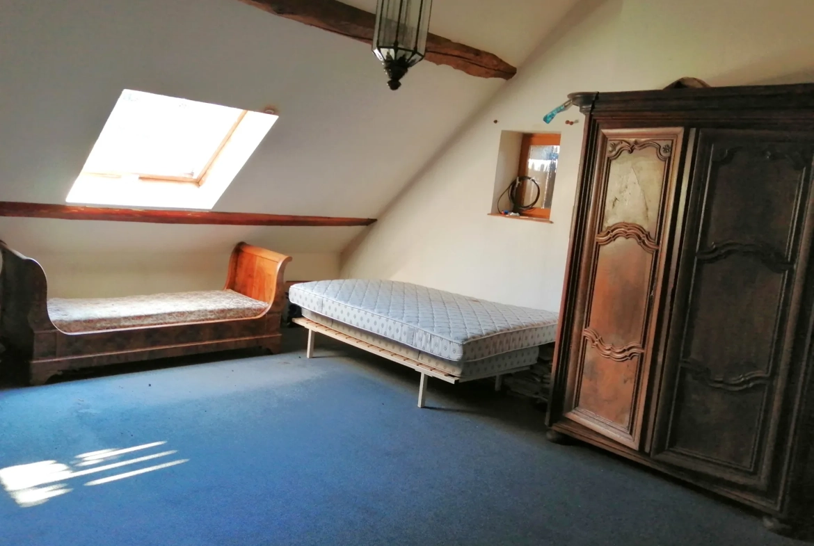 Maison spacieuse à Baume-les-Dames avec grand terrain et potentiel locatif 