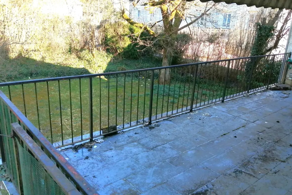 Maison spacieuse à Baume-les-Dames avec grand terrain et potentiel locatif 