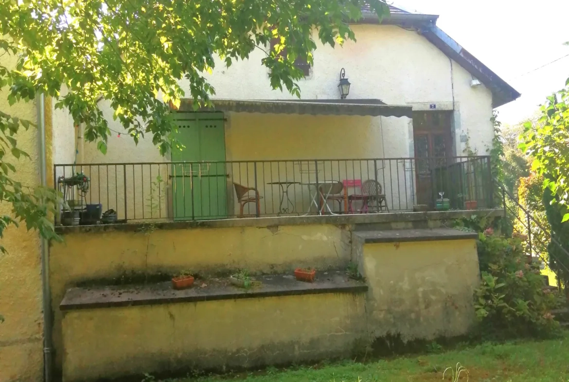 Maison spacieuse à Baume-les-Dames avec grand terrain et potentiel locatif 