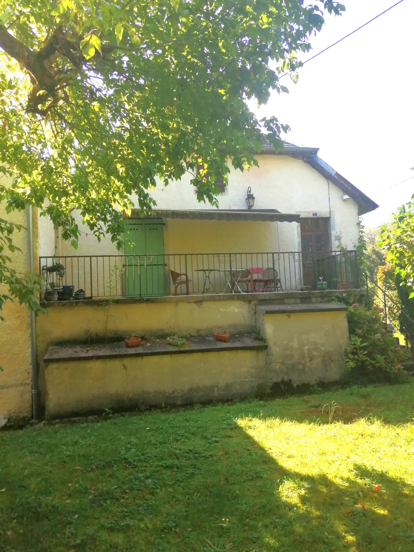 Maison spacieuse à Baume-les-Dames avec grand terrain et potentiel locatif 