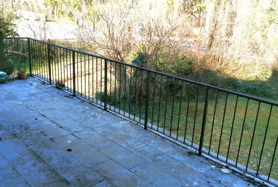 Maison spacieuse à Baume-les-Dames avec grand terrain et potentiel locatif 