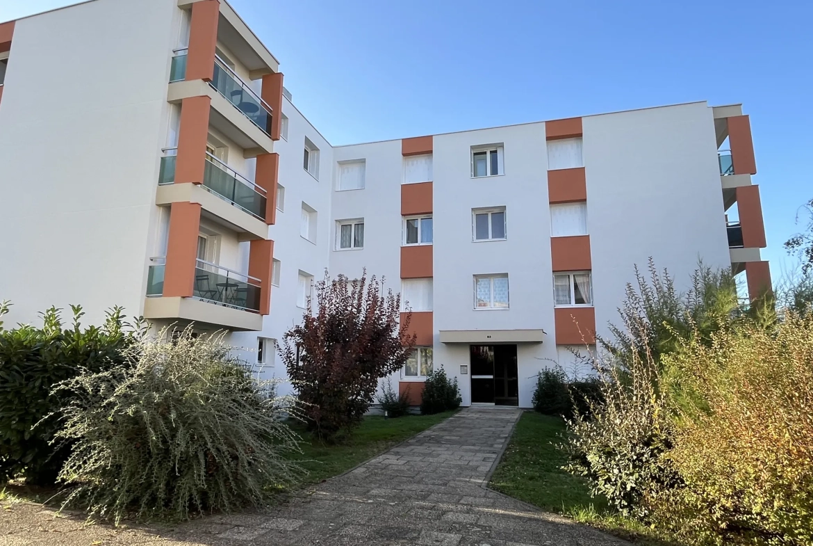 A vendre appartement 4 pièces avec balcon à Clermont-Ferrand proche commodités 