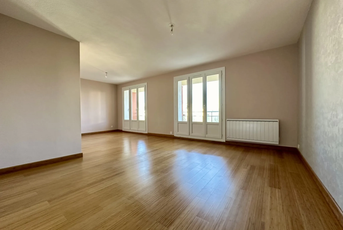 A vendre appartement 4 pièces avec balcon à Clermont-Ferrand proche commodités 