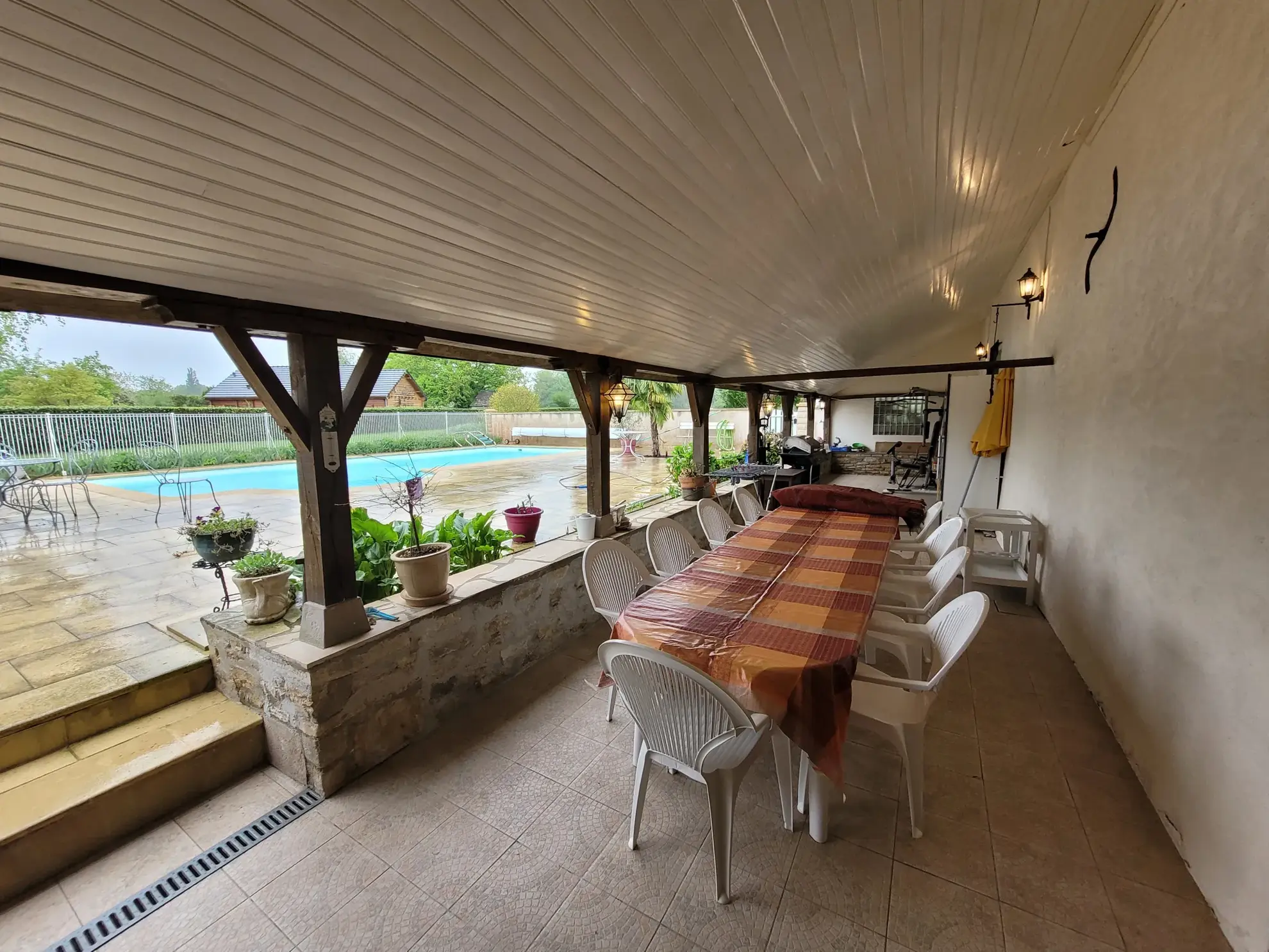 Magnifique longère rénovée avec piscine et grand terrain à Chantenay Saint Imbert 