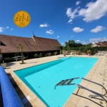 Magnifique longère rénovée avec piscine et grand terrain à Chantenay Saint Imbert
