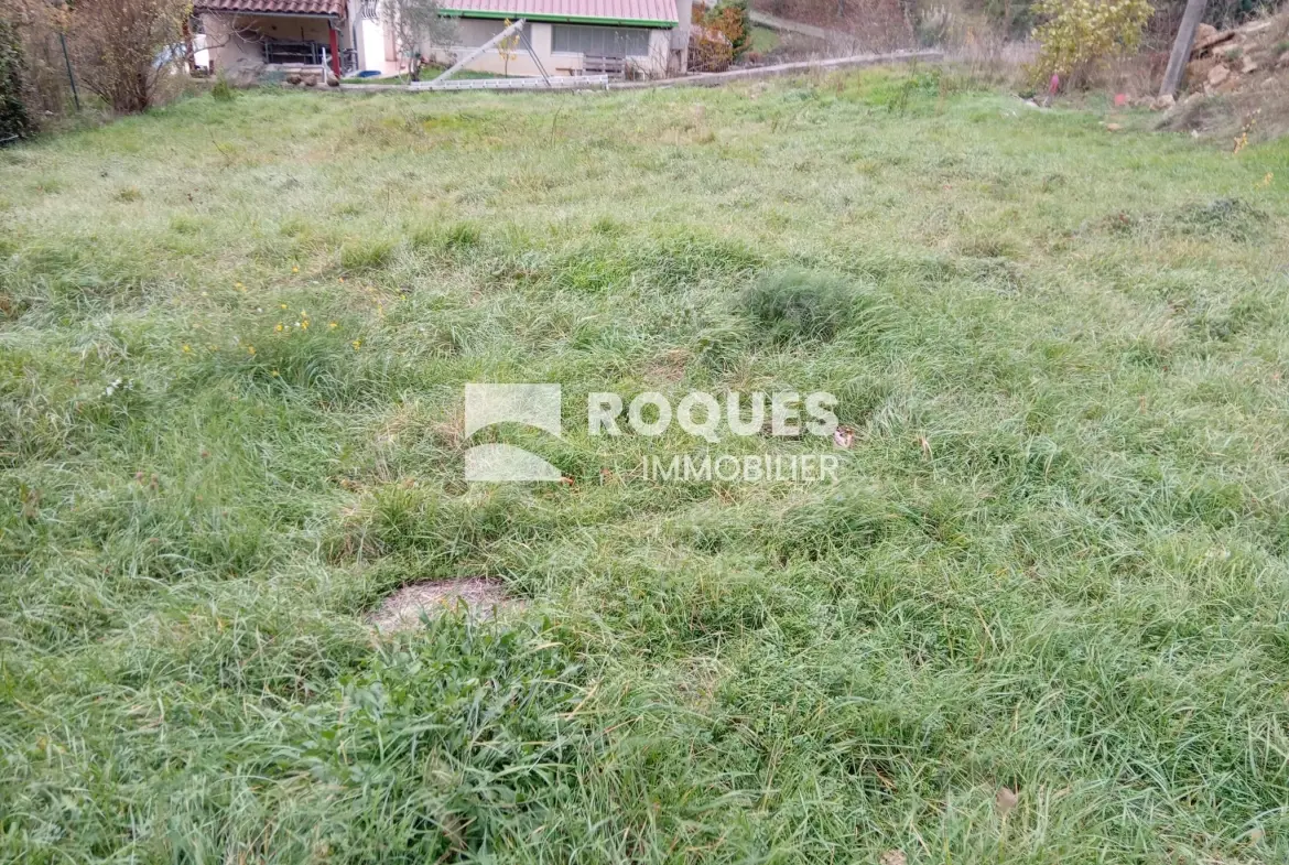 Terrain constructible de 939 m² à Millau avec vue panoramique 
