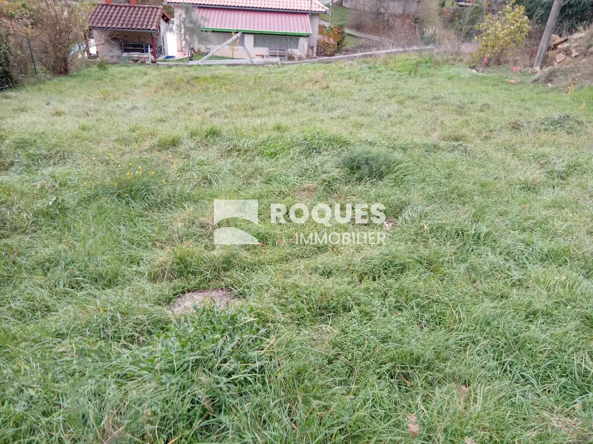 Terrain constructible de 939 m² à Millau avec vue panoramique 