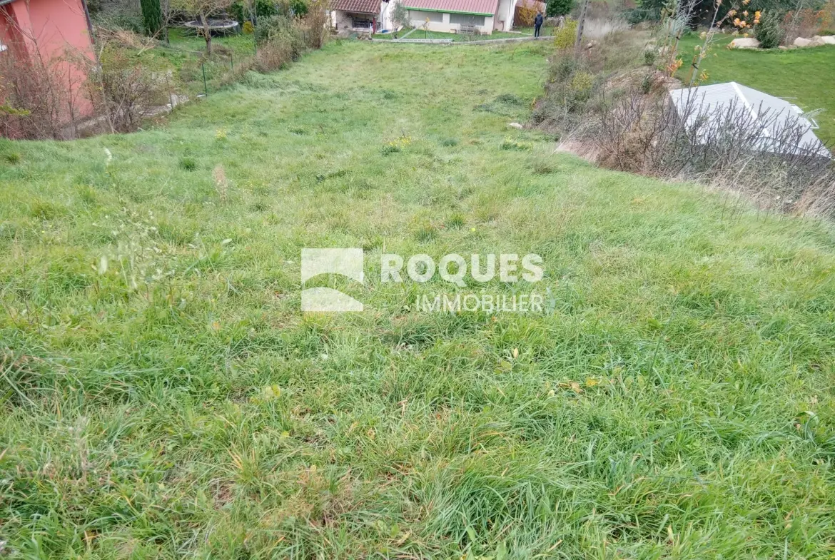 Terrain constructible de 939 m² à Millau avec vue panoramique 