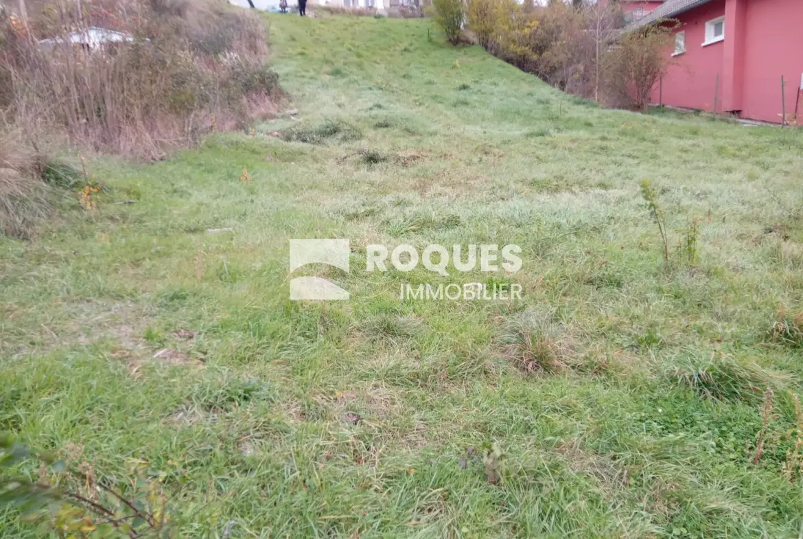 Terrain constructible de 939 m² à Millau avec vue panoramique 