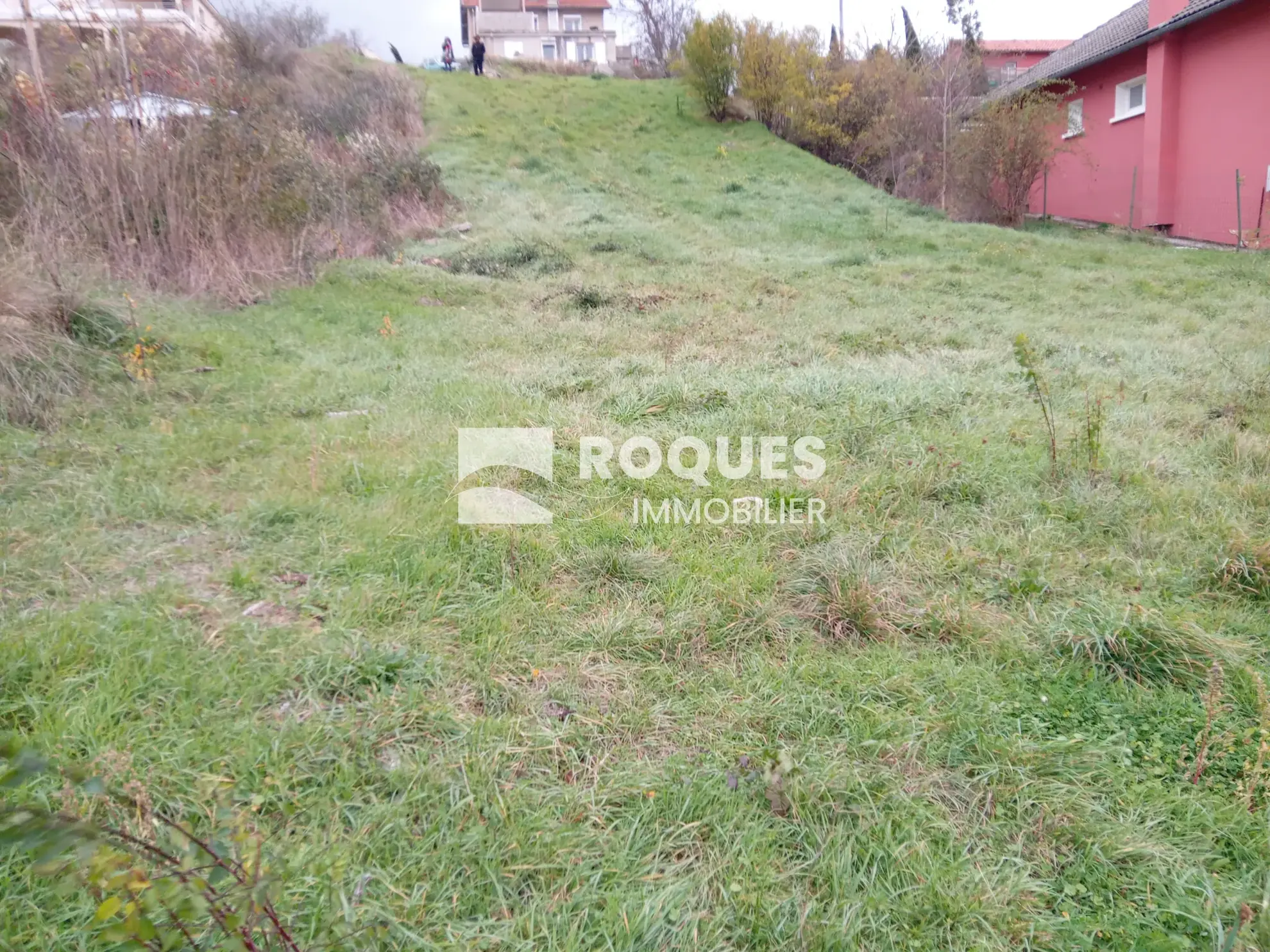 Terrain constructible de 939 m² à Millau avec vue panoramique 