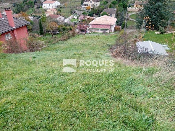 Terrain constructible de 939 m² à Millau avec vue panoramique