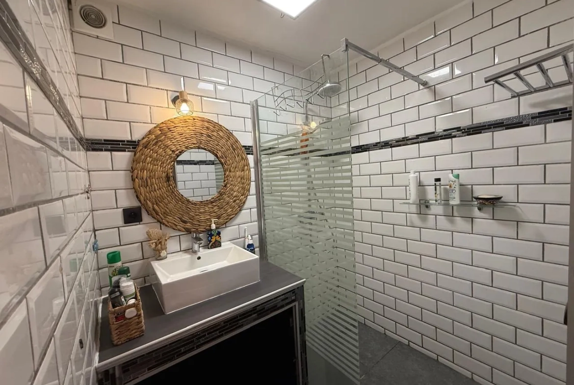 Appartement T4 avec terrasse et parking sécurisé à Riviere Salee 