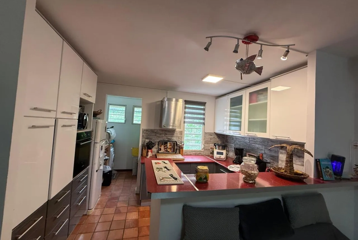 Appartement T4 avec terrasse et parking sécurisé à Riviere Salee 
