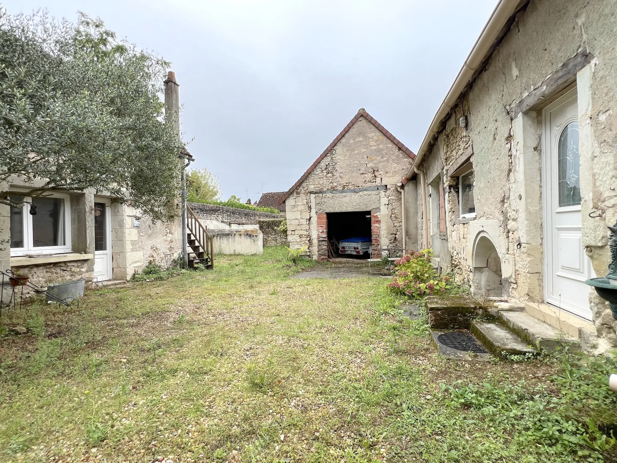 Maison à rénover à Yzeures-sur-Creuse avec fort potentiel pour investissement ou résidence principale 