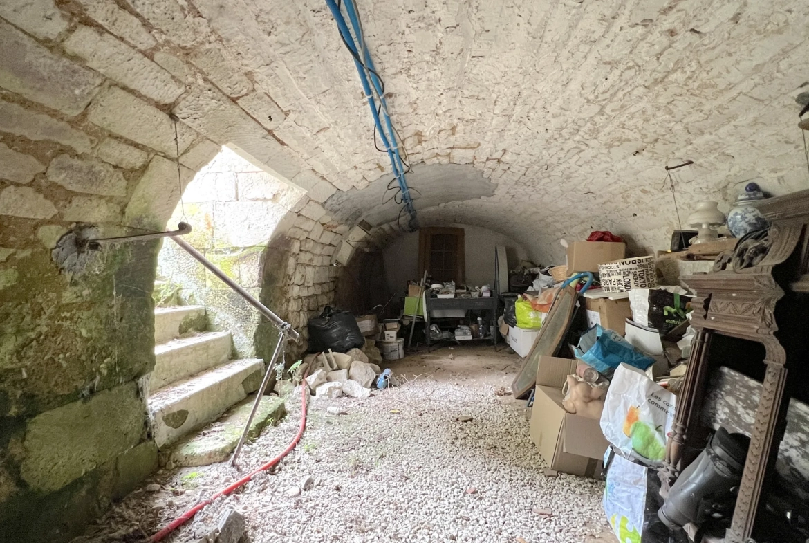 Maison à rénover à Yzeures-sur-Creuse avec fort potentiel pour investissement ou résidence principale 