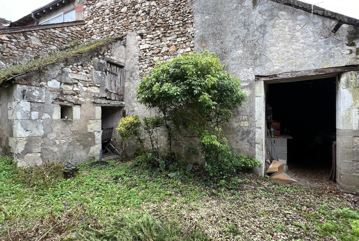 Maison à rénover à Yzeures-sur-Creuse avec fort potentiel pour investissement ou résidence principale 